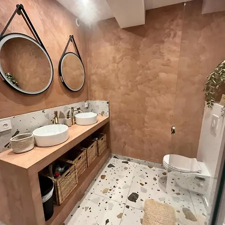 Centre Historique, Ideal Couple Apartment Hyeres