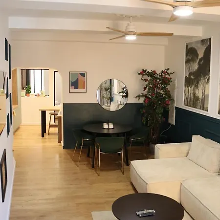 Centre Historique, Ideal Couple Apartment