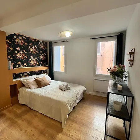 Centre Historique, Ideal Couple Apartment