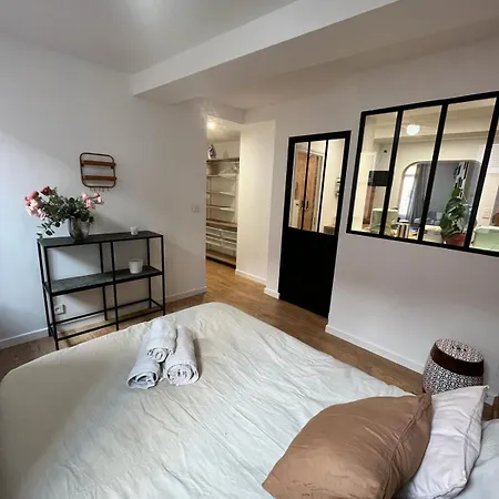 Centre Historique, Ideal Couple Apartment *